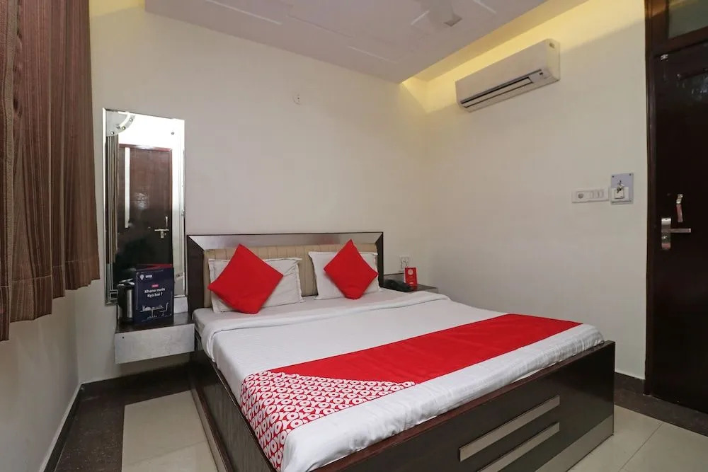 OYO 24723 Hotel Atul Palace