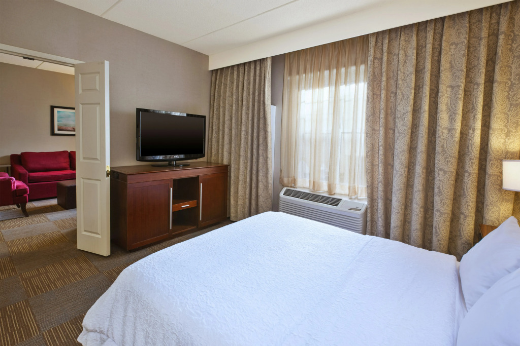 Hampton Inn & Suites Providence/Warwick-Airport
