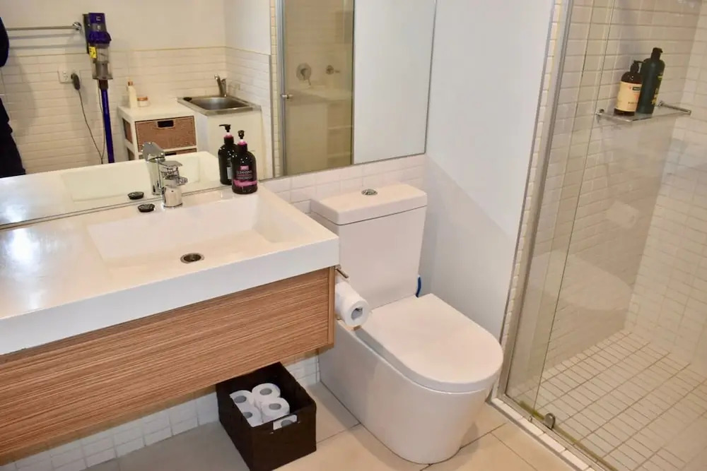 Spacious 1 Bedroom Apartment in the Heart of Melbourne's CBD