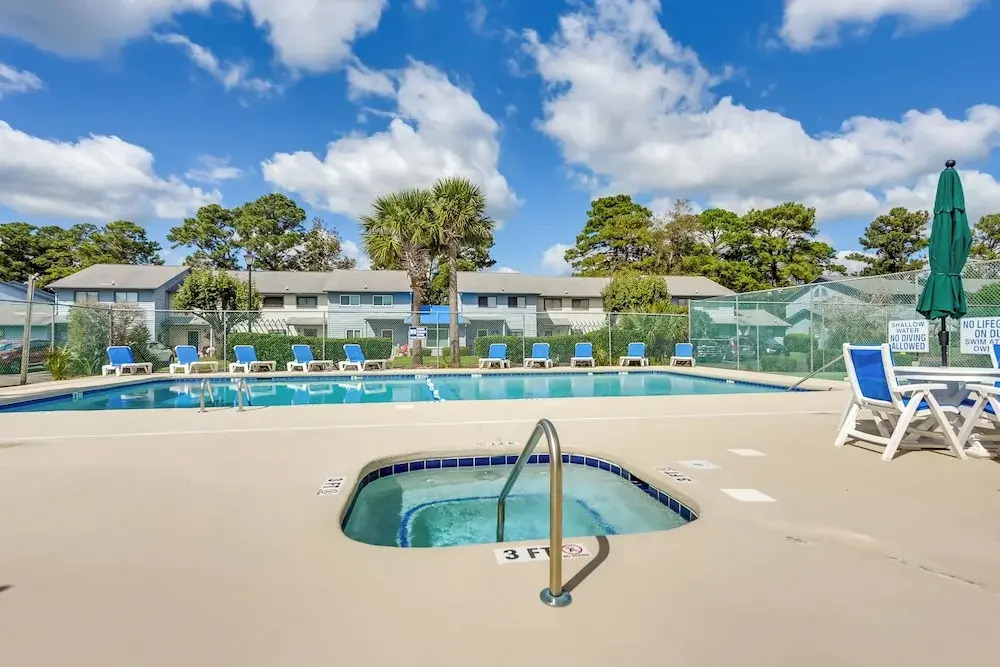 Warm Weather Escape! Golf & Relax in Little River