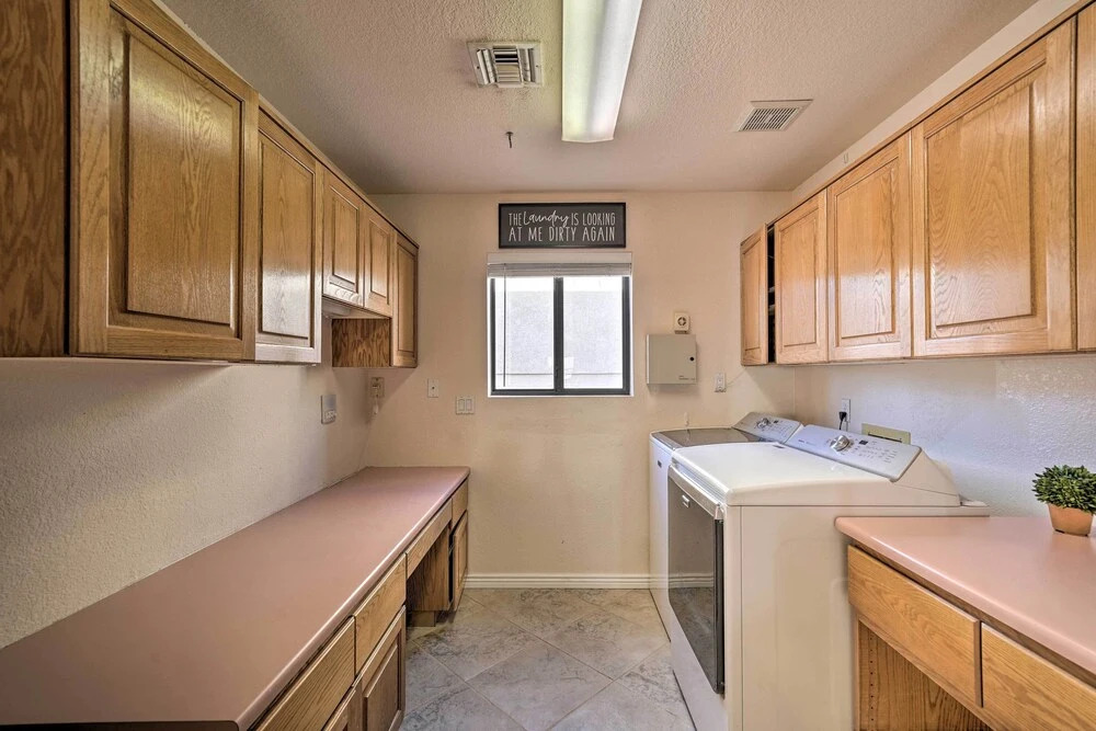1 Mi to Beach: Lake Havasu Oasis w/ Lake View