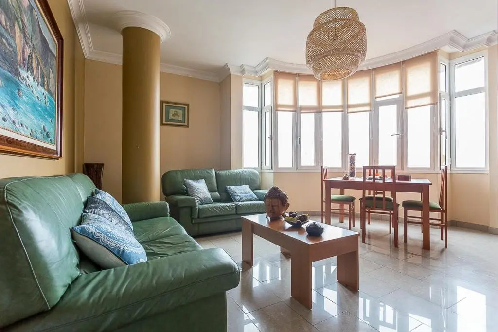 008 Amazing flat very close to the beach