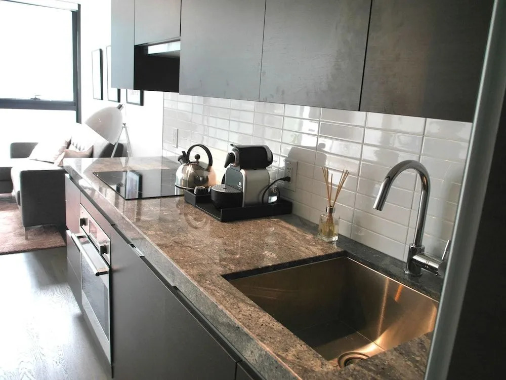 Stunning 1BR Condo in Popular King West