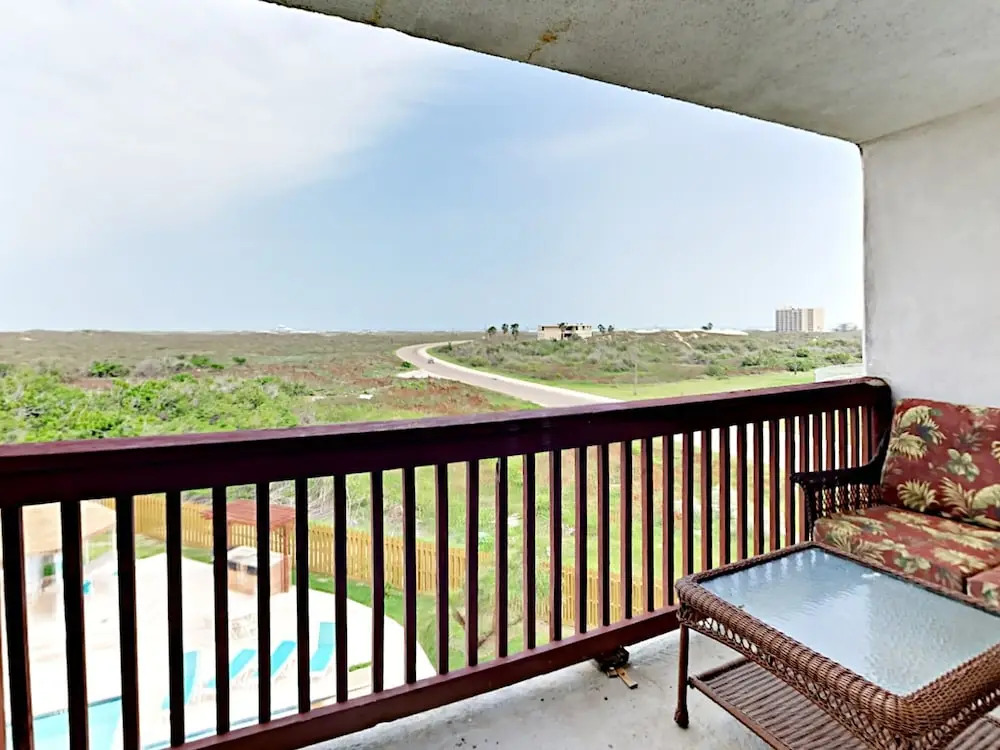 143 Sea Breeze 1 Bedroom 1 Bathroom Condo