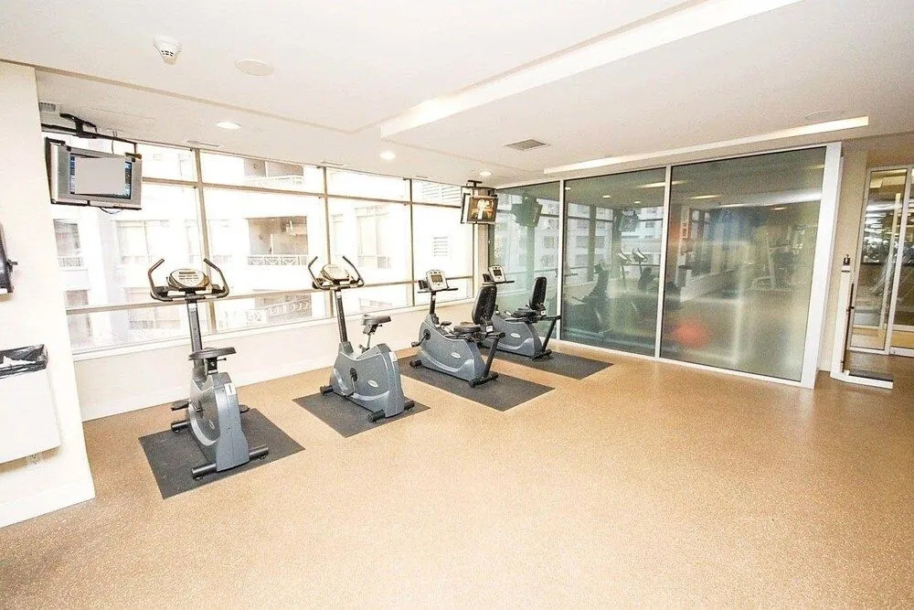 Sarkar Suites - 3880 Duke of York Blvd