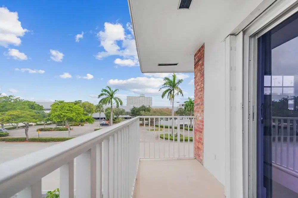 Las Olas & Beachside getaway with pool