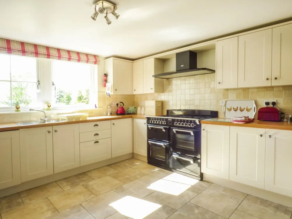 Rainbows End House