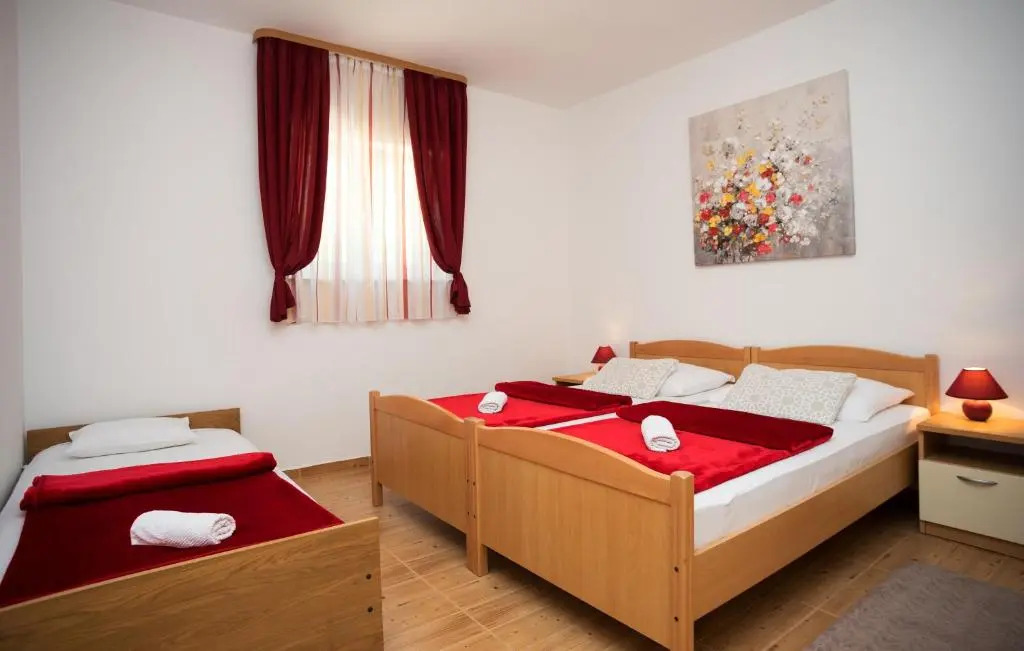 Apartments with parking space Zadar - 18809