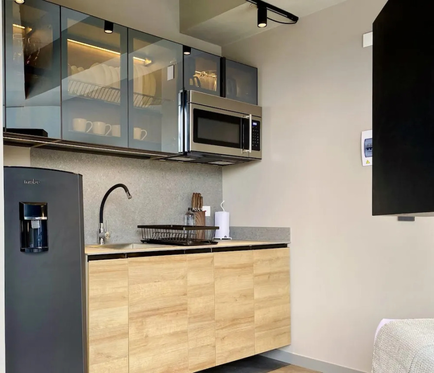 w Artistic Loft in Unique Building