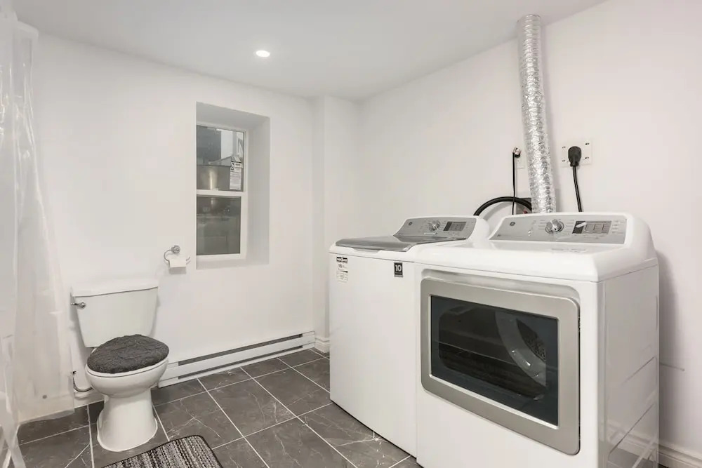 3 Bedroom Loft in Downtown Free parking
