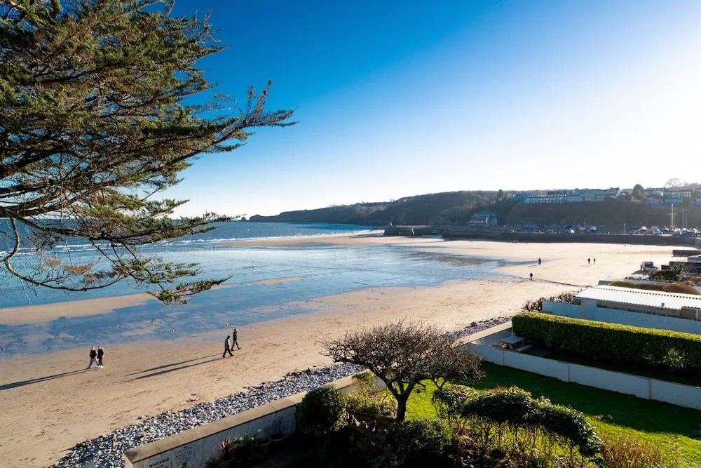 2 Beach Court - Direct Beach Access Sea Views