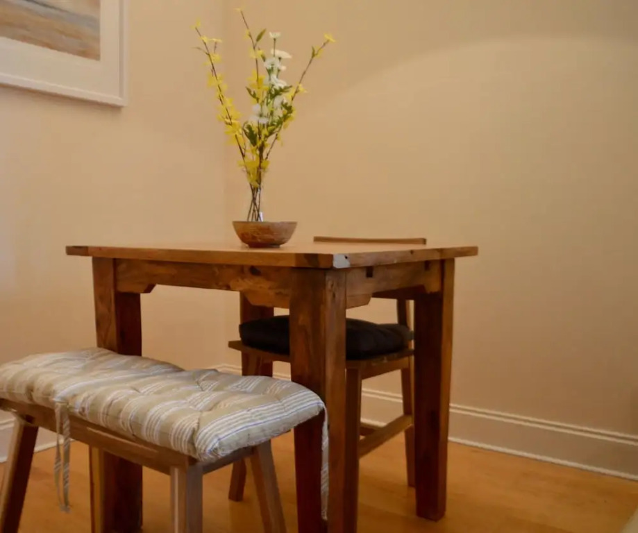 Sunny First Floor Stockbridge Flat