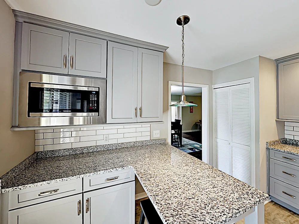Secluded W/ Hot Tub, Under A Mile To Beach 3 Bedroom Home