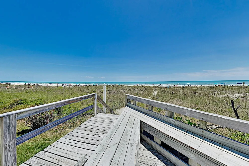 End-unit Ocean Pier W/ Ocean Views & Pool 2 Bedroom Condo