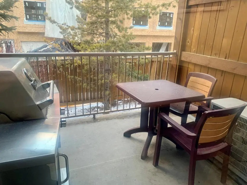 Fenwick Vacation Rentals Spacious Mountain 2 Bedroom with Hot tub