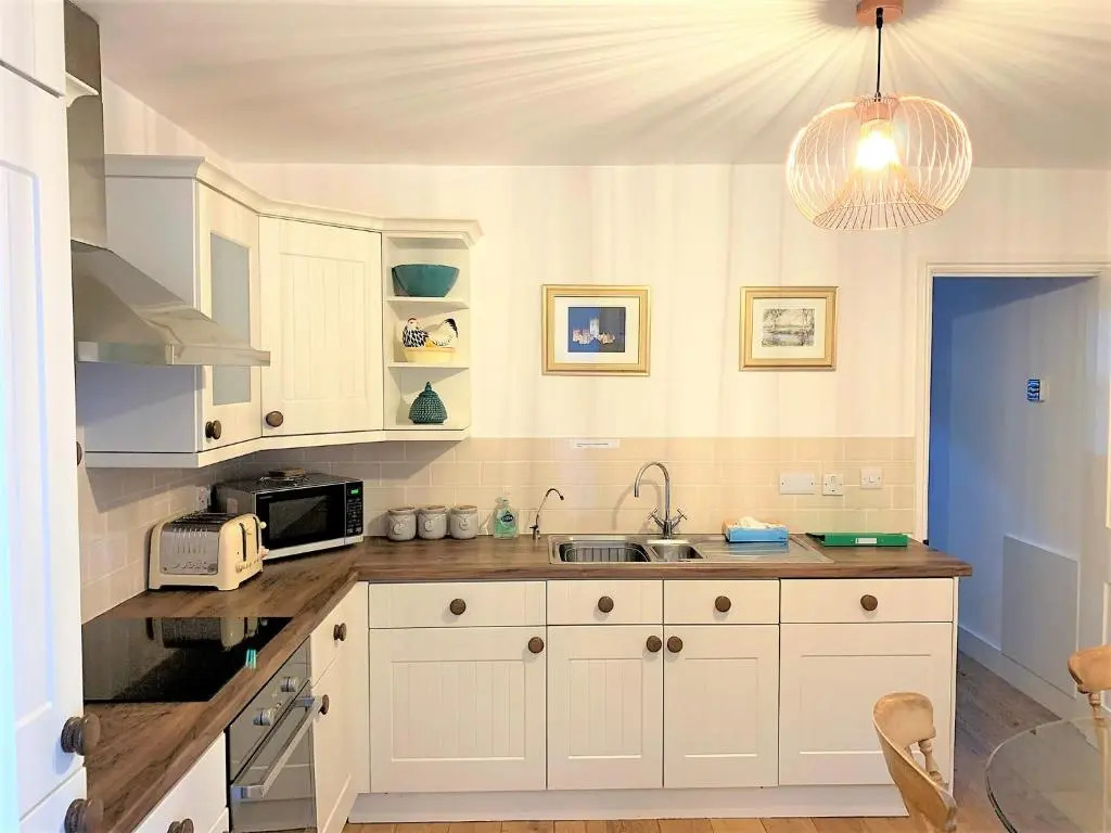 Riverside Channel5 "Holidays Homes in the Sun" Featured Central Canterbury Cottage with Free Parking