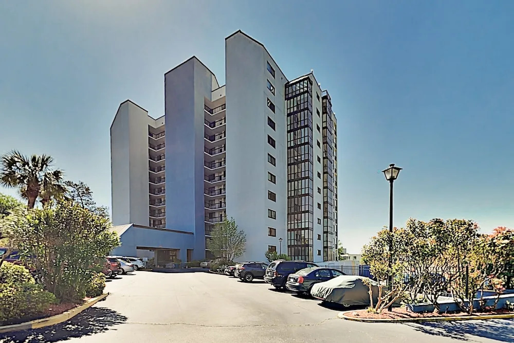 905smark 3 Bedroom Condo