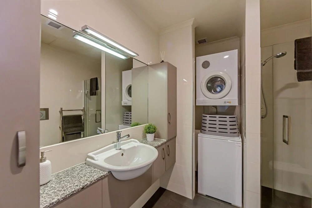 QV Elegant Modern Apt with Waterview 982