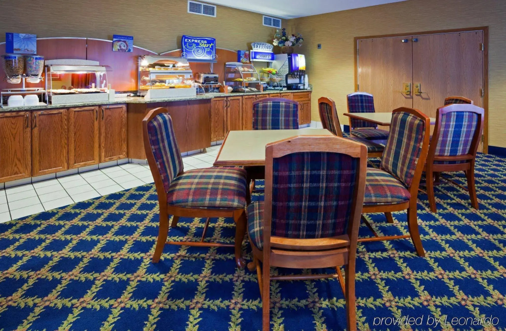 Holiday Inn Express and Suites St. Cloud by IHG