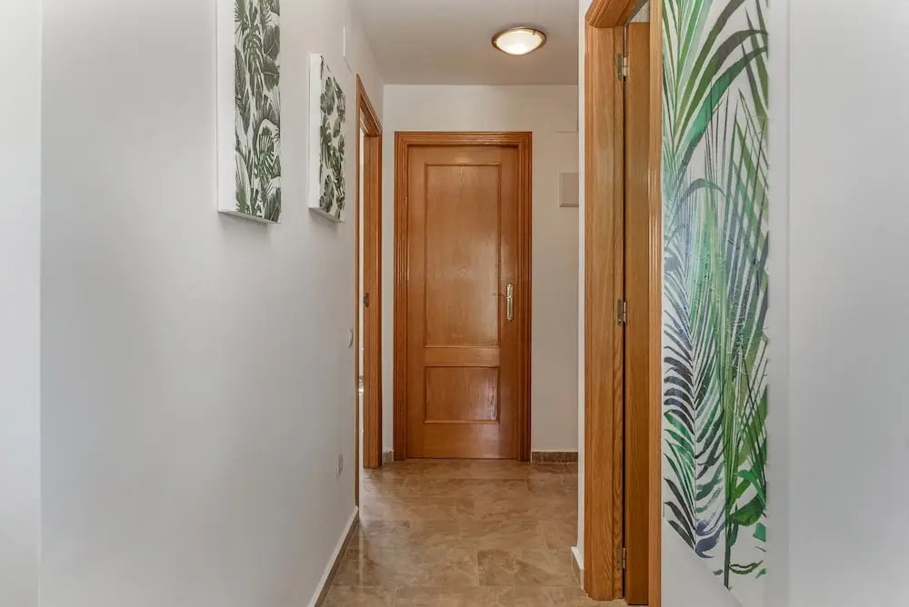 Beautiful 2-Bed first beach line apartment for 6
