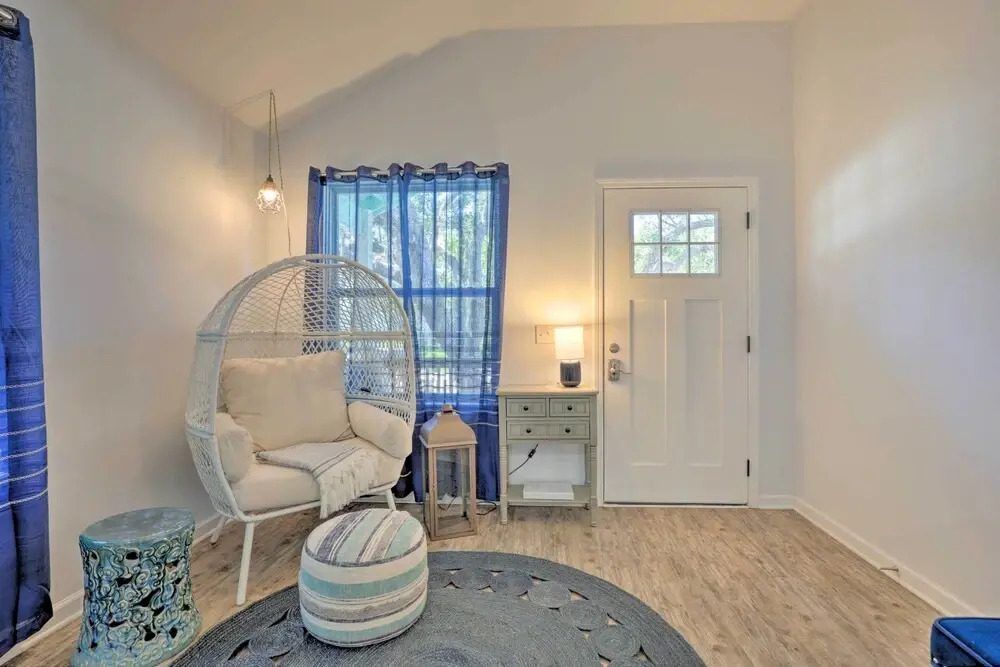 St Augustine Beach Cottage: Walk to Water!