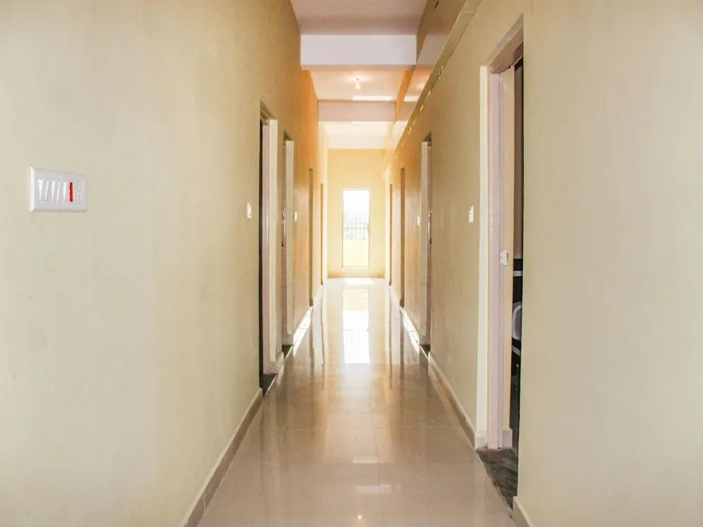 OYO 12840 Sri Guru Residency