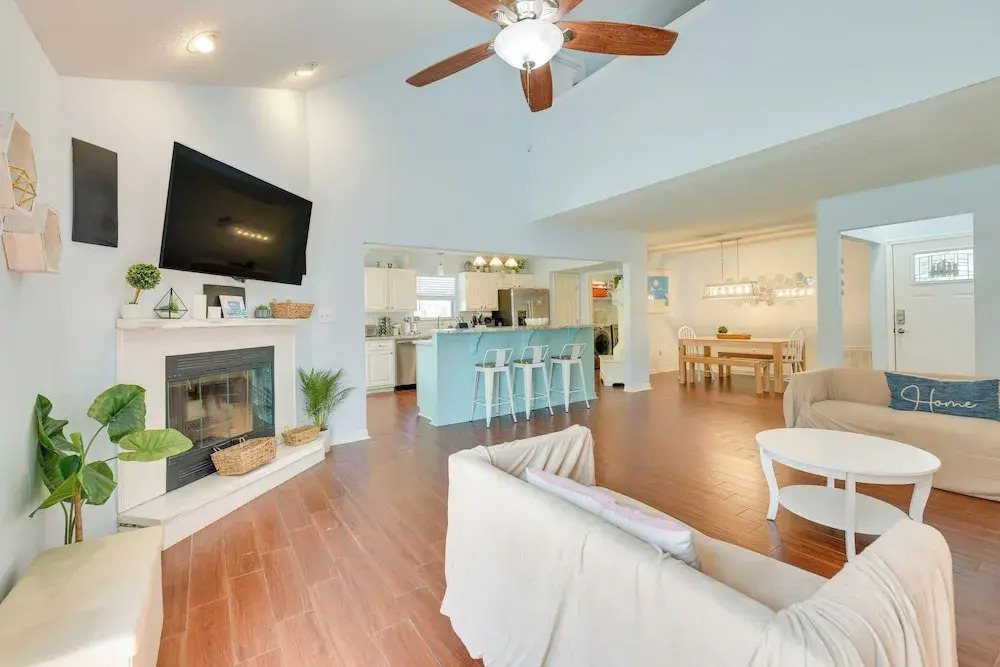 Destin Villa w/ Patio ~ 2 Mi to Miramar Beach