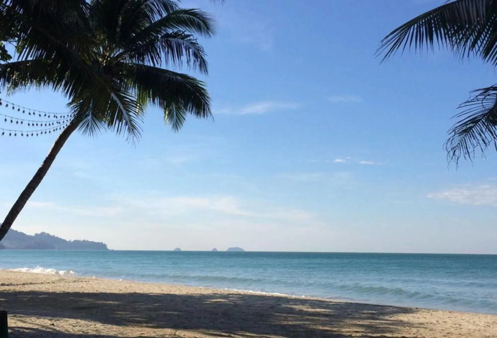 Apple Beachfront Resort