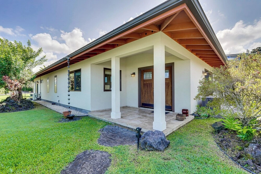 Kona Coast Hideaway w/ Patio & Pacific Ocean Views