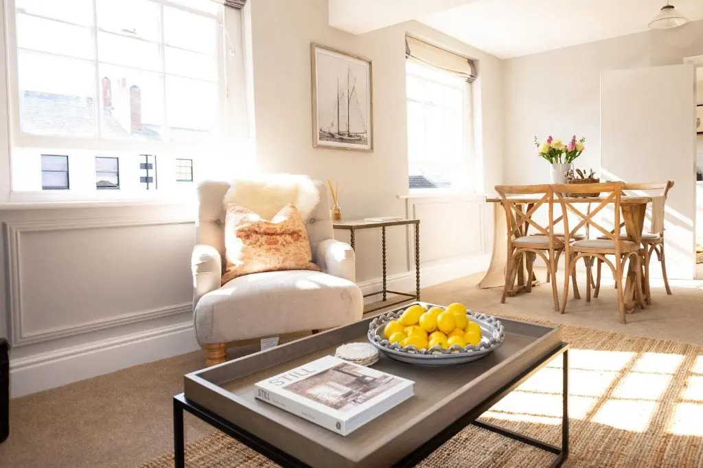 The Flat - Luxurious Apartment in Central Bridport