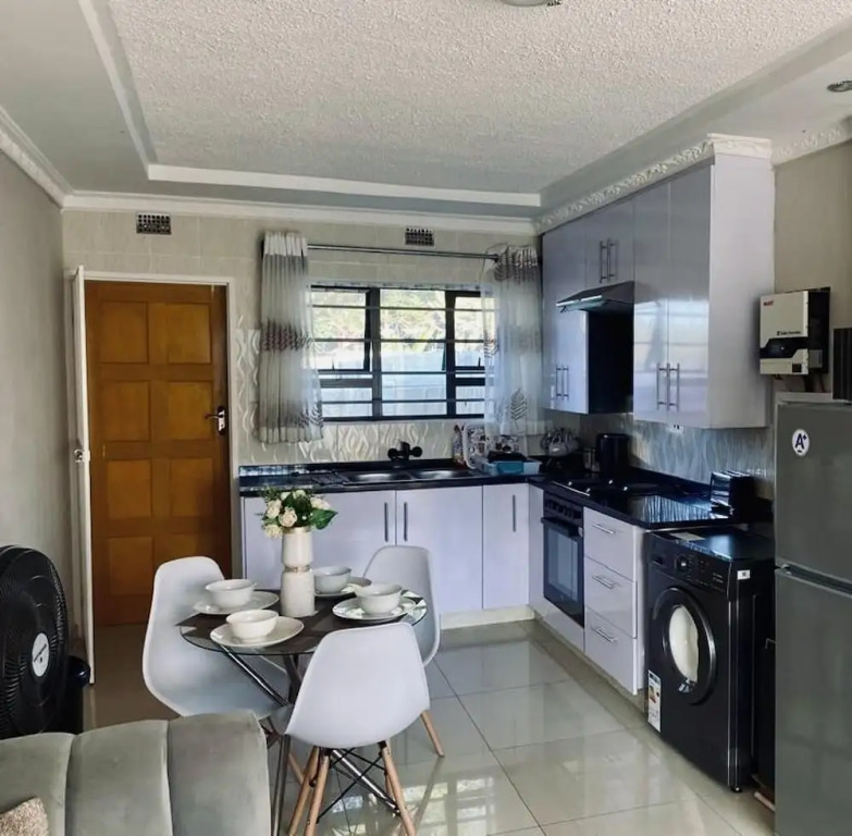 Emerald Suite Sleeps 6 With Free Parking