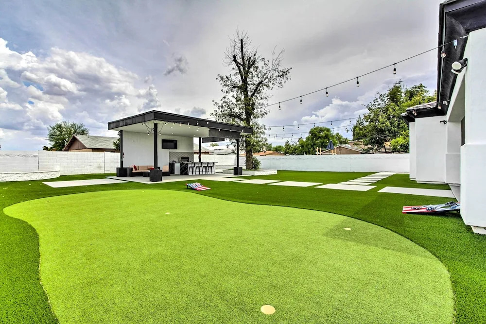 Putting Green & Gazebo: Upscale Peoria Home