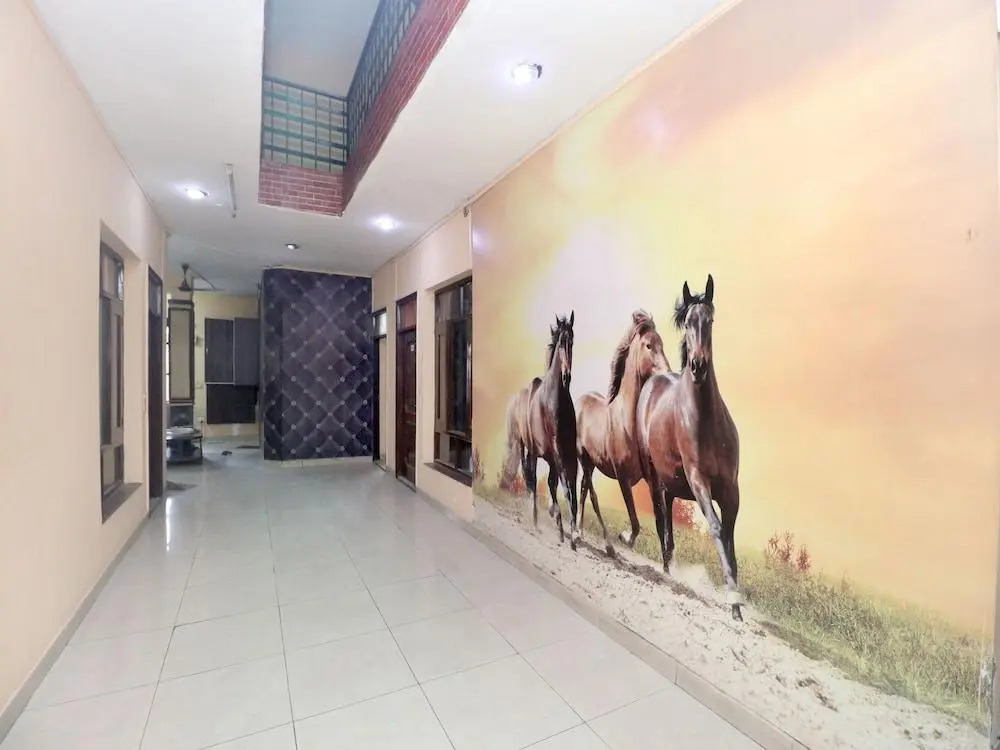 OYO 14876 Hotel Samrat