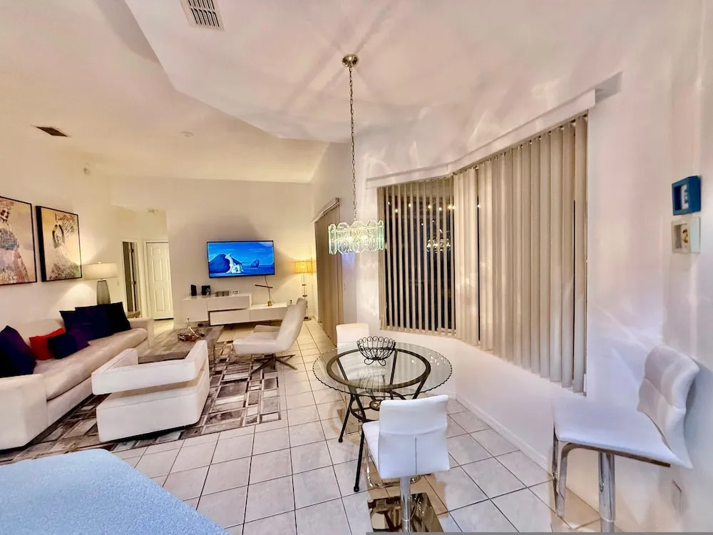 Grand Luxury Deluxe 4BR Pool Home Near Disney