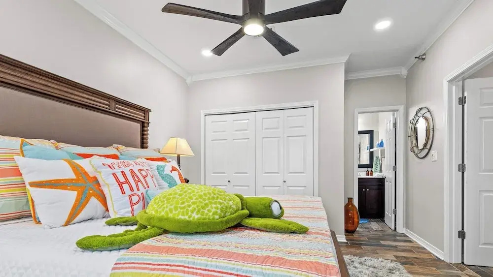Cozy 3-bedroom Condo Comfy Living Space, Two Balconies, Outdoor Pool