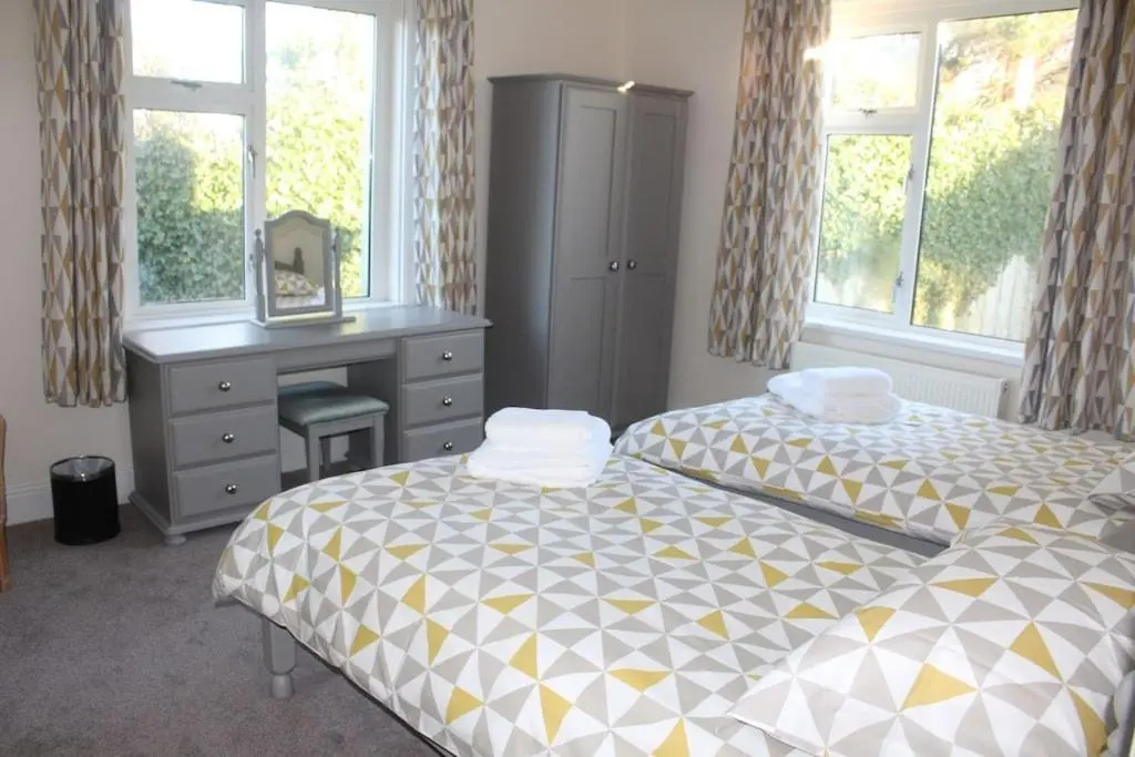 4 Beds/3 Baths, Fab Open Plan Living, Parking, Beach 1 mile, Child/Dog Friendly