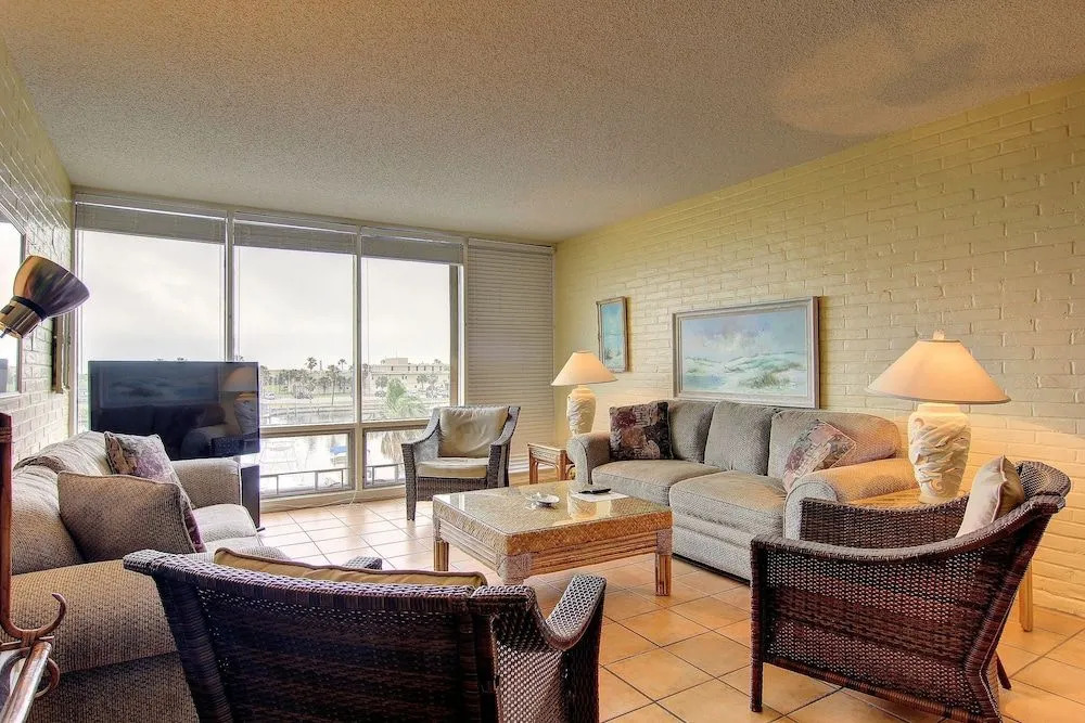 Channelview 207