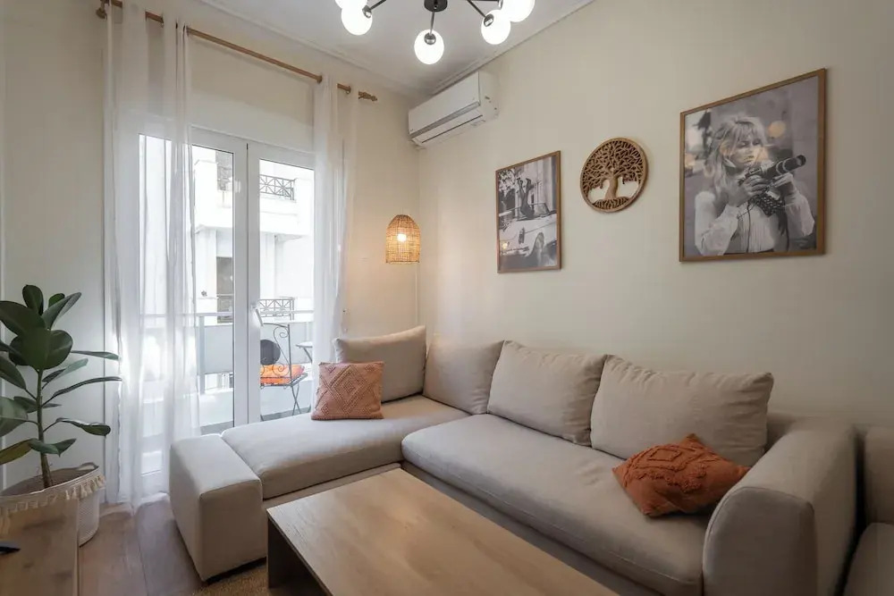 Luxury Comfort in Pagrati - 5 min to Varnava Square