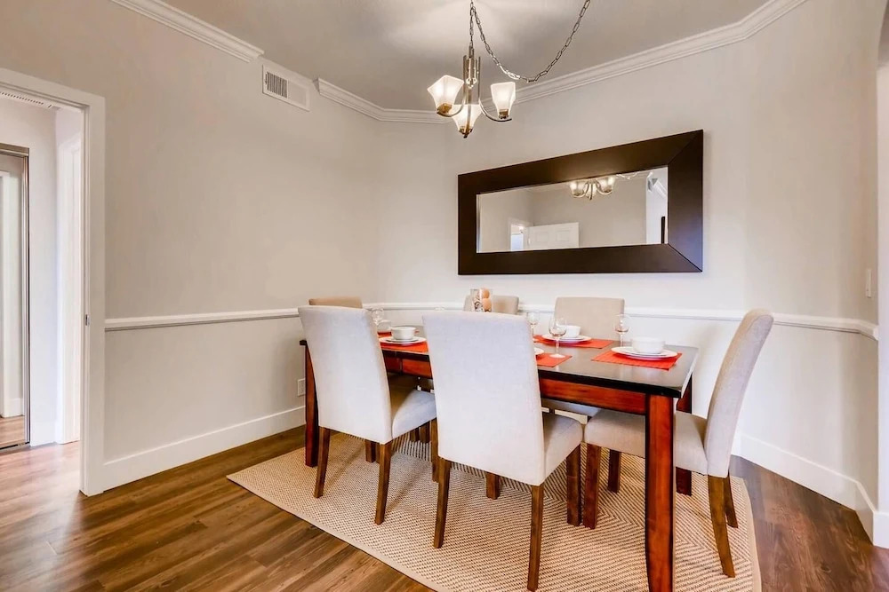 Gorgeous LA LA Land Beverly Hills 2BR - Fast Wifi - Free Parking! (BW2)
