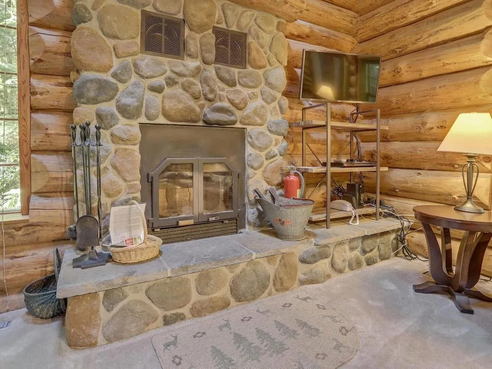 Bear Den Log Cabin
