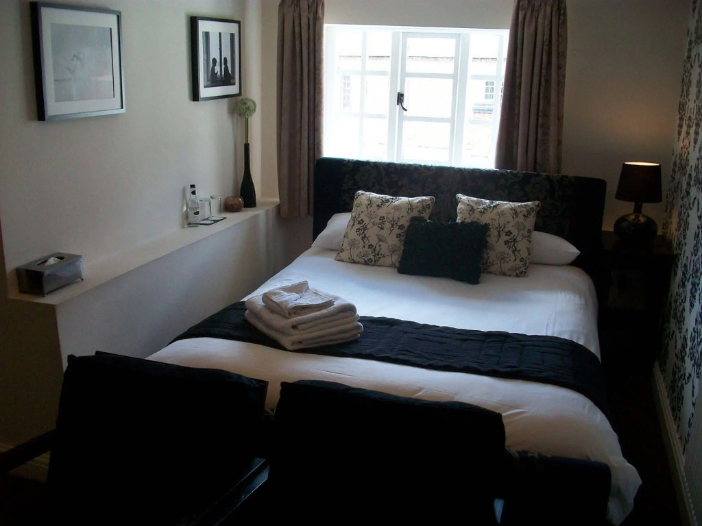 The Littleton Arms