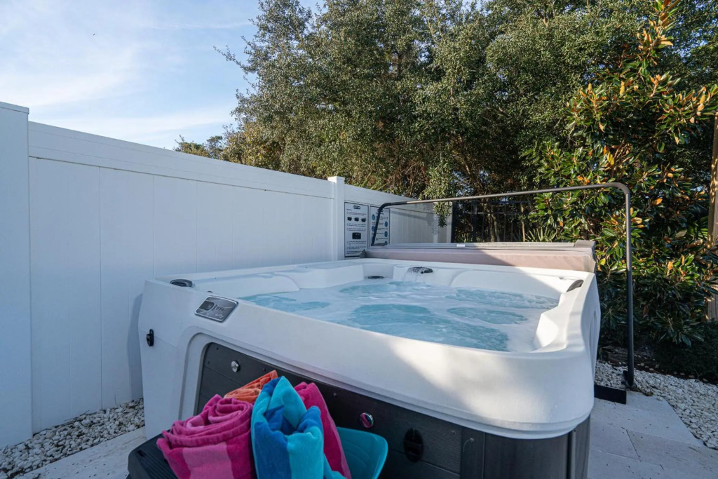 Pet friendly! Modern beach house with private heated pool-7 min walk to private beach access