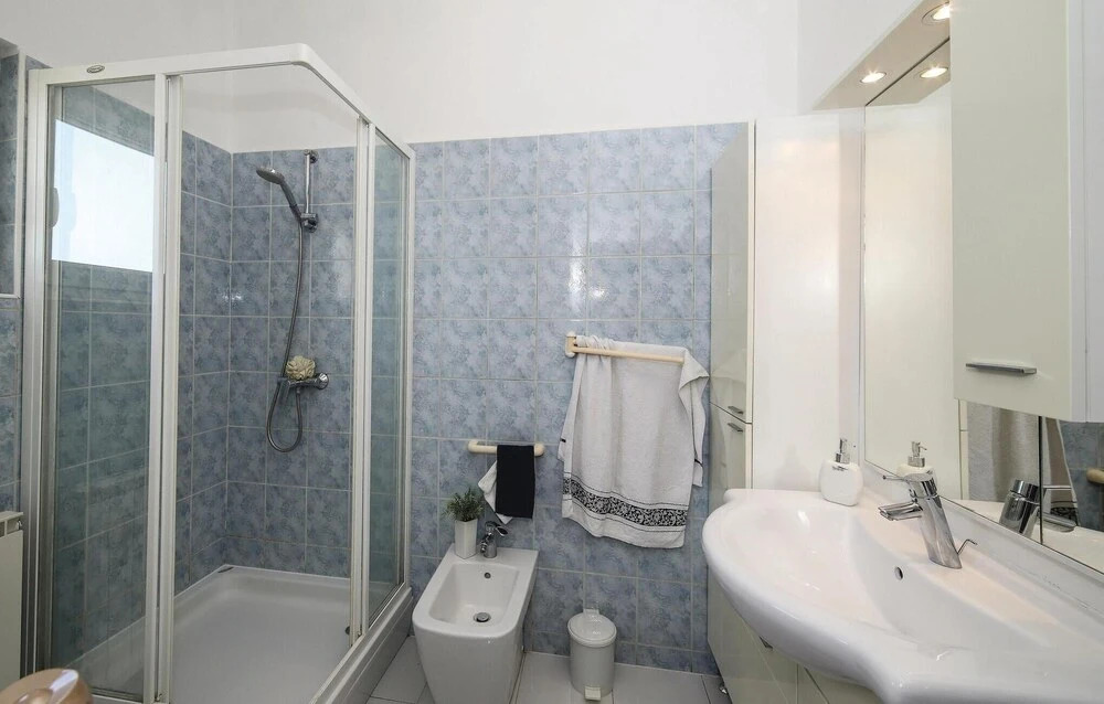 Amazing Home in Brodarica With Wifi and 3 Bedrooms