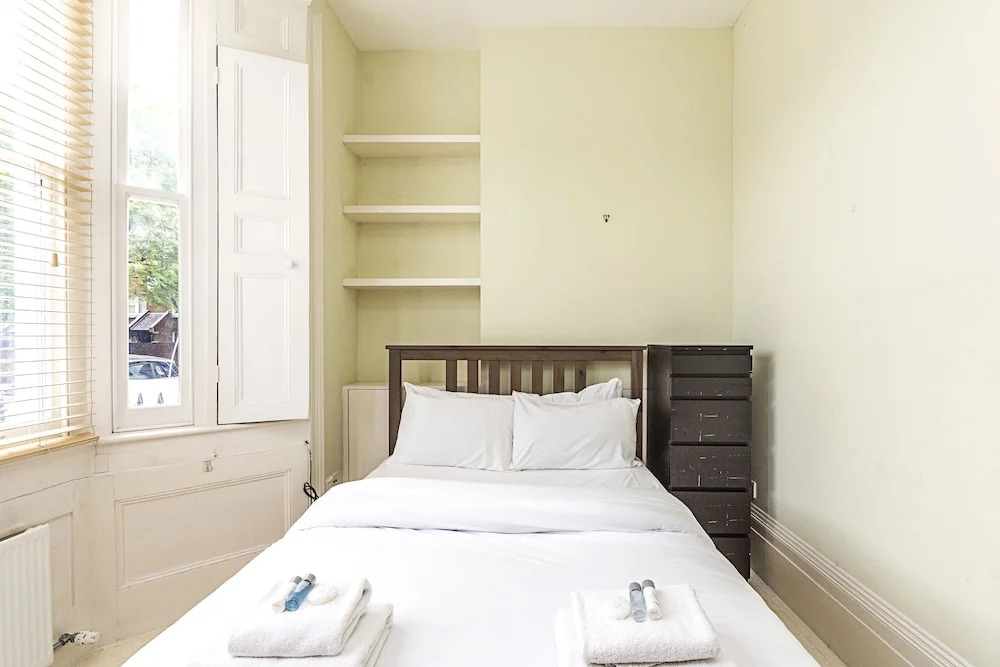 Westbourne Road · Lovely 2 Bed Apartment Near Paradise Park