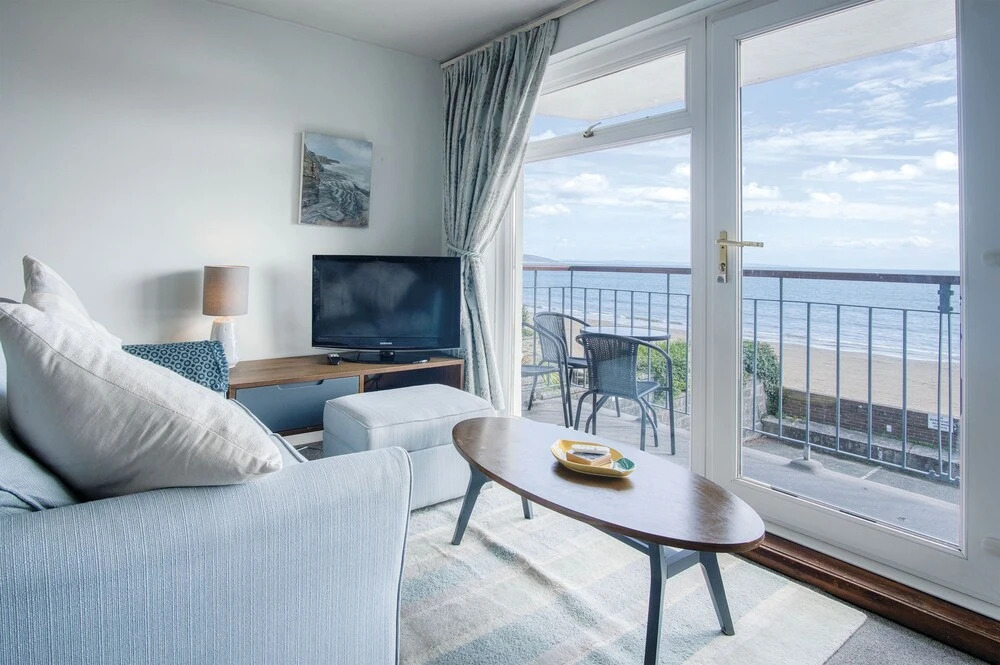 17 Beach Court - 2 Bed Apartment - Saundersfoot