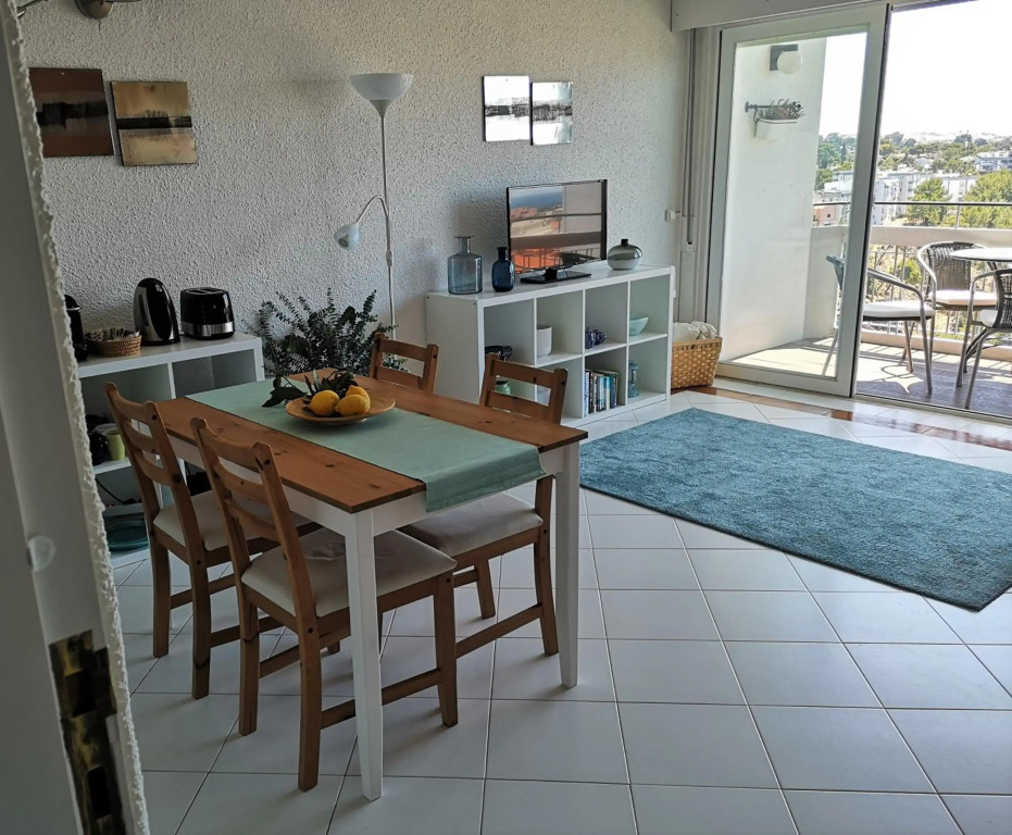 Superb view over Cascais and the Ocean, with wonderful balcony