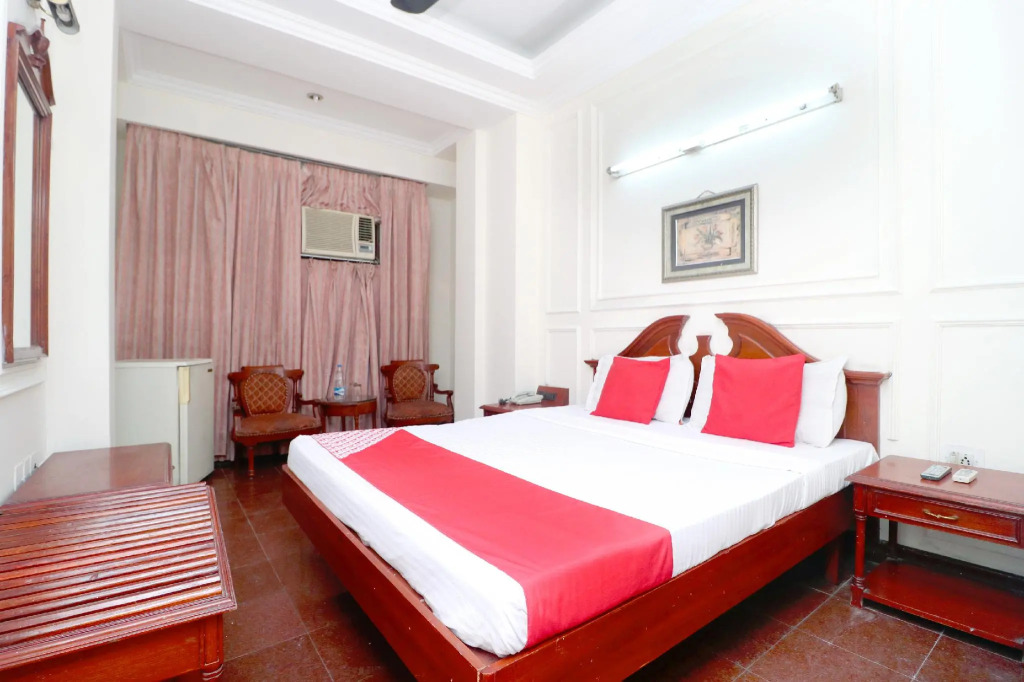 OYO 24483 Hotel Plaza