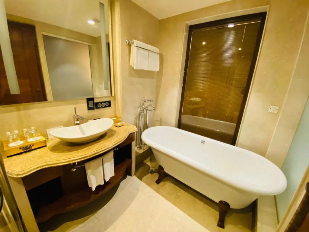 Seven Seas Hotel