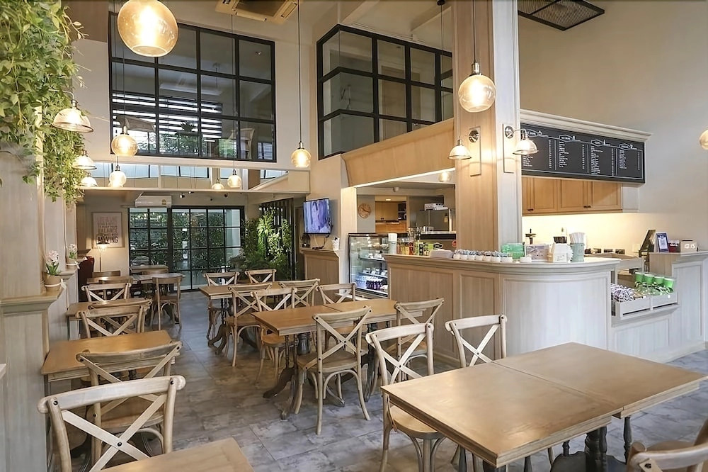 Mali at Wongsawang Boutique Hotel