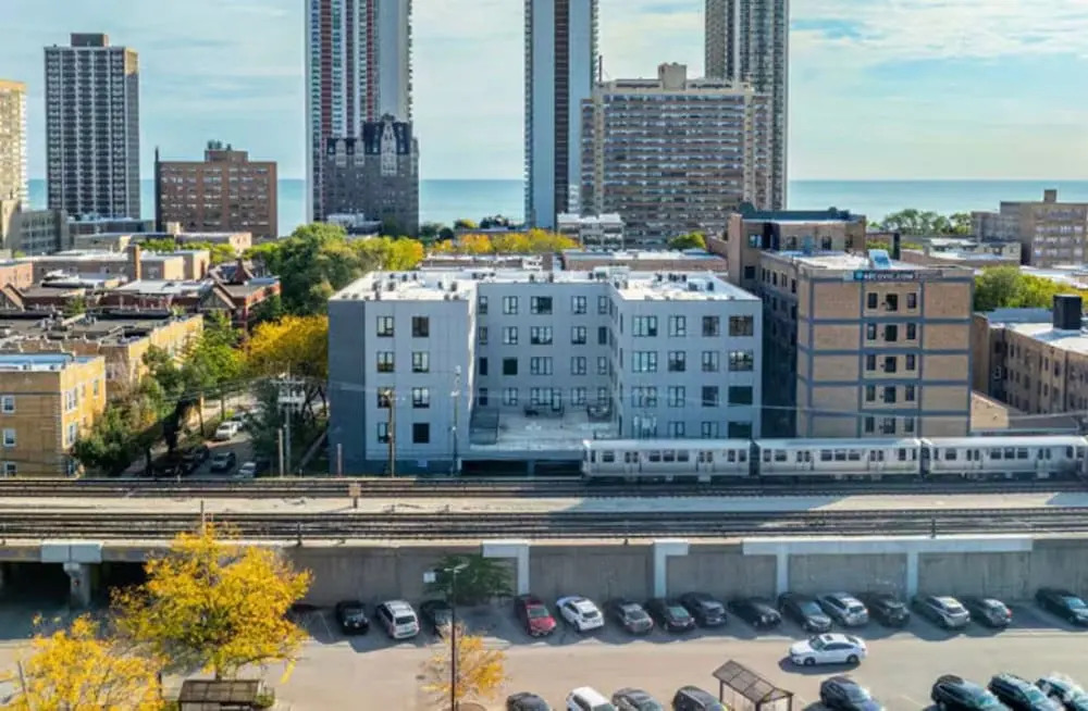Edgewater Apt With Free Parking Gym Modern Living